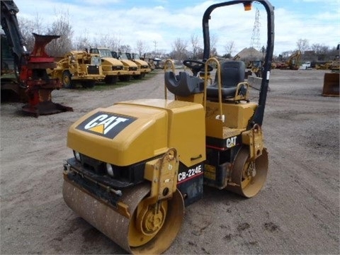 Compactadora Vibratoria Caterpillar CB-224E