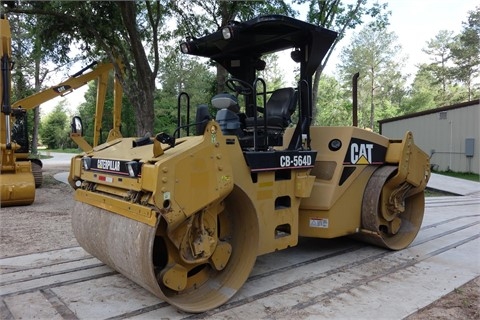 Compactadora Vibratoria Caterpillar CB-564D