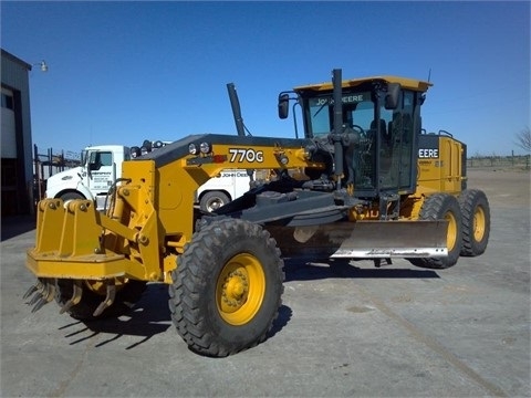  Deere 770G de medio uso en venta Ref.: 1401845085538212 No. 2