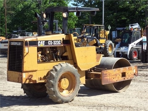 Compactadora Vibratoria Caterpillar CS-323 C