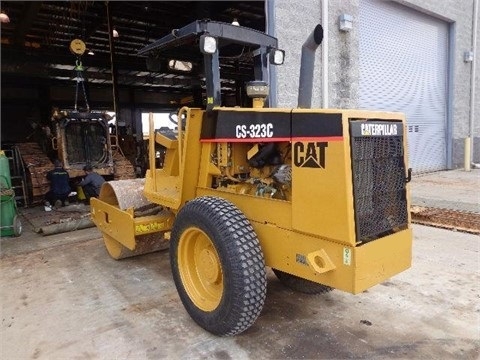 Compactadora Vibratoria Caterpillar CS-323 C