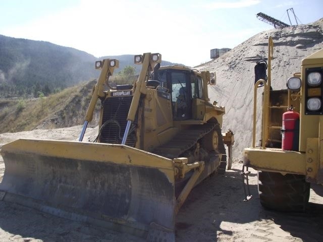 Dozers/tracks Caterpillar D8T