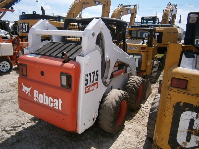 BOT CAT S175  seminuevO 2010 Ref.: 1407347984937827 No. 4