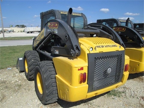 NEW HOLLAND L230 de medio uso en venta Ref.: 1411586554809986 No. 4