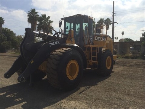 Cargadoras Sobre Ruedas Deere 744K seminueva en venta Ref.: 1415991346919985 No. 2