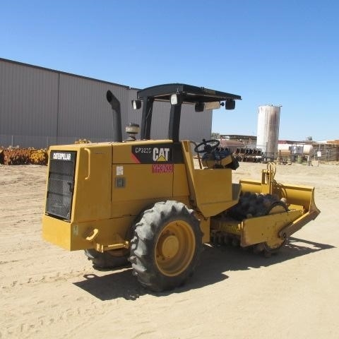 Compactadoras Suelos Y Rellenos Caterpillar CP-323C usada a la ve Ref.: 1417722335040187 No. 2