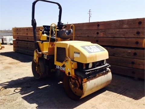 Compactadora Vibratoria Caterpillar CB-224E