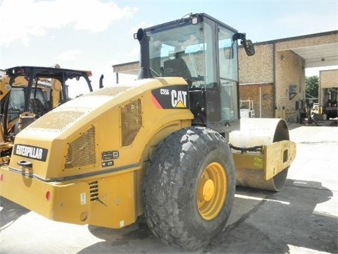 Compactadora Vibratoria Caterpillar CS56 usada a la venta Ref.: 1417803480987462 No. 4