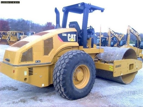 Compactadora Vibratoria Caterpillar CS56 de medio uso en venta Ref.: 1417805905406307 No. 4