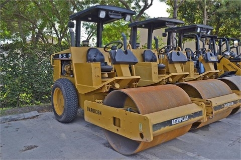 Compactadora Vibratoria Caterpillar CS-323 C en venta, usada Ref.: 1417811036806272 No. 3