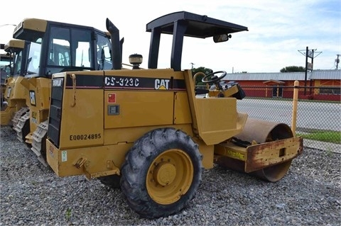 Compactadora Vibratoria Caterpillar CS-323 C en venta, usada Ref.: 1417813073468346 No. 2