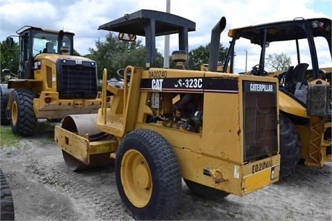 Compactadora Vibratoria Caterpillar CS-323 C