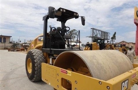 Compactadora Vibratoria Caterpillar CS56 importada en buenas cond Ref.: 1417813976328910 No. 2