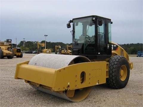 Compactadora Vibratoria Caterpillar CS64