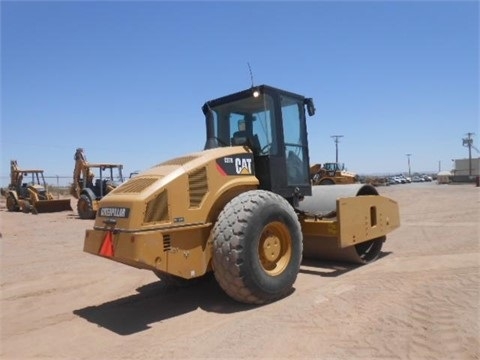 Compactadora Vibratoria Caterpillar CS76