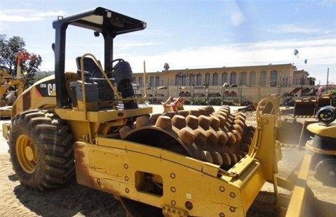 Compactadora Vibratoria Caterpillar CP56 de medio uso en venta Ref.: 1417974575841198 No. 2