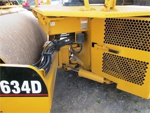 Compactadora Vibratoria Caterpillar CB-634D en buenas condiciones Ref.: 1417975725665839 No. 3