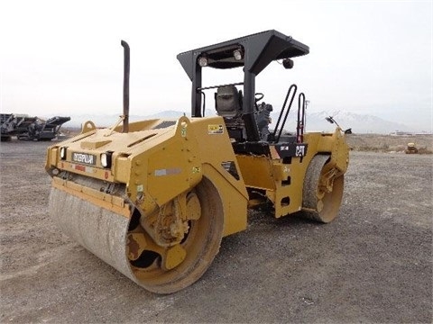 Compactadora Vibratoria Caterpillar CB-564D de segunda mano a la  Ref.: 1417983480905823 No. 3