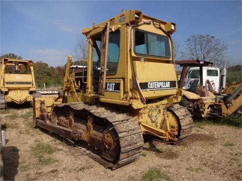 Dozers/tracks Caterpillar D6D