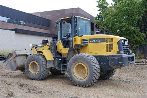 Cargadoras Sobre Ruedas Komatsu WA250 de segunda mano Ref.: 1419286029374646 No. 2