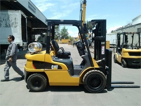 Montacargas Caterpillar P6000