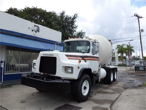 Mixers Concrete Mack DM690S