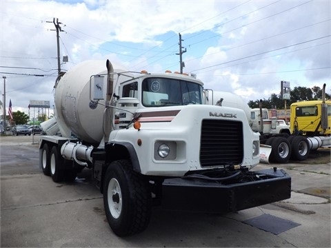 Mezcladoras De Concreto Mack DM690S importada en buenas condicion Ref.: 1420921479223538 No. 2