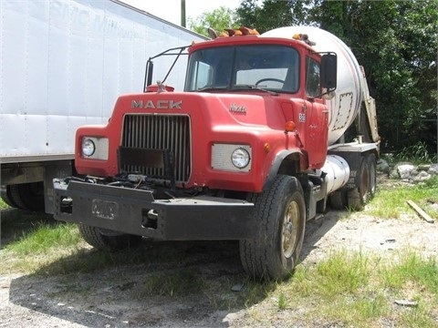 Mezcladoras De Concreto Mack DM688S de importacion a la venta Ref.: 1420923538055738 No. 2