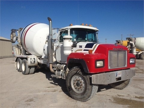 Mezcladoras De Concreto Mack RD688S de segunda mano a la venta Ref.: 1420940907530396 No. 2