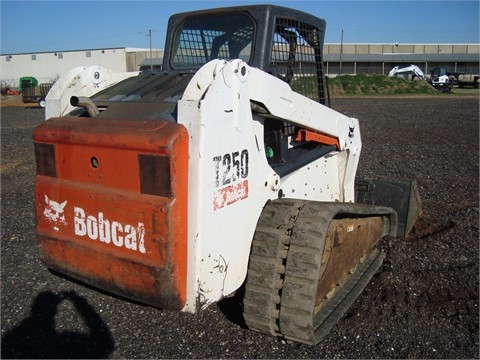 Minicargadores Bobcat  T250 seminueva en venta Ref.: 1423703734229390 No. 4