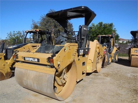 Compactadora Vibratoria Caterpillar CB54