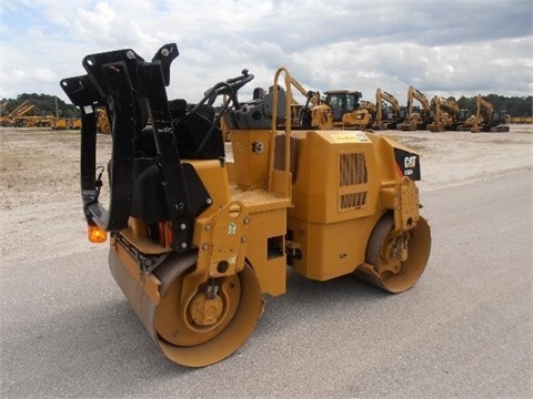 Compactadora De Doble Rodillo Caterpillar CB24 de medio uso en ve Ref.: 1429933075988448 No. 3