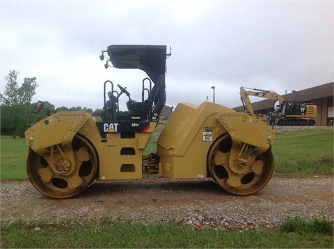 Compactadora Vibratoria Caterpillar CB64 en venta Ref.: 1431544268489962 No. 2