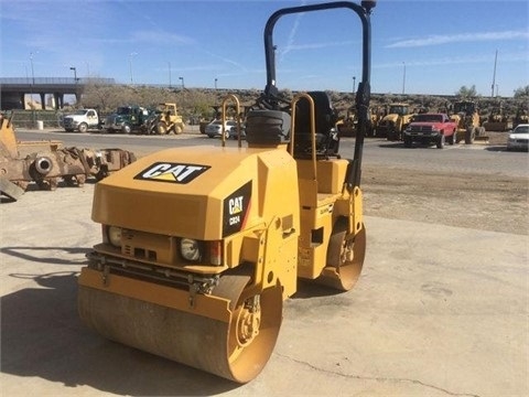 Compactadora Vibratoria Caterpillar CB24