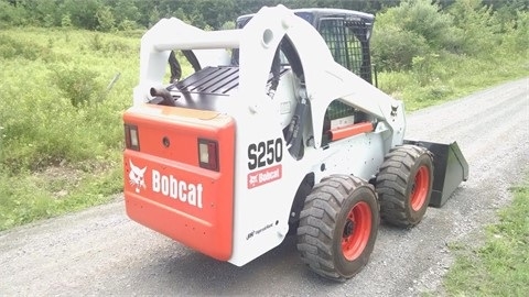 Minicargadores Bobcat S250 seminueva en perfecto estado Ref.: 1435772443253810 No. 3