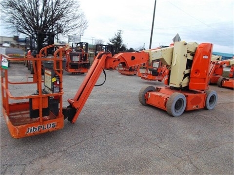 Lift Jlg E300