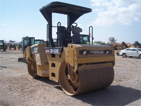 Compactadora Vibratoria Caterpillar CB-434D