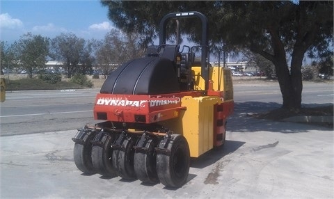 Compactadora Con Llantas Dynapac CP142 de segunda mano Ref.: 1438110779562473 No. 2