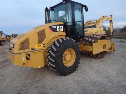 Compactadora Vibratoria Caterpillar CP56 de medio uso en venta Ref.: 1438120017133213 No. 2