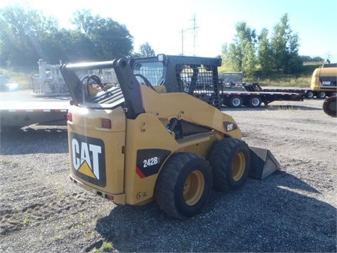 Minicargadores Caterpillar 242B seminueva en perfecto estado Ref.: 1439257611209049 No. 3