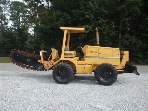 Trencher Vermeer V8550