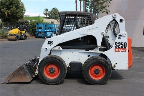 Minicargadores Bobcat S250 usada de importacion Ref.: 1444933914288745 No. 2