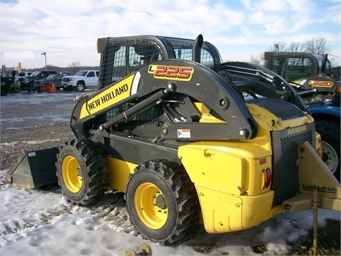 Minicargadores New Holland L225 seminueva en perfecto estado Ref.: 1452899049536564 No. 3