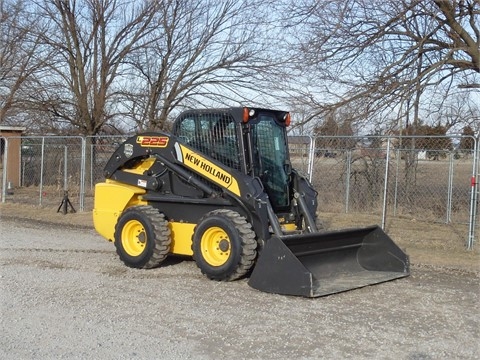 Minicargadores New Holland L225 de segunda mano en venta Ref.: 1456447216125858 No. 4