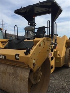 Compactadora Vibratoria Caterpillar CB54