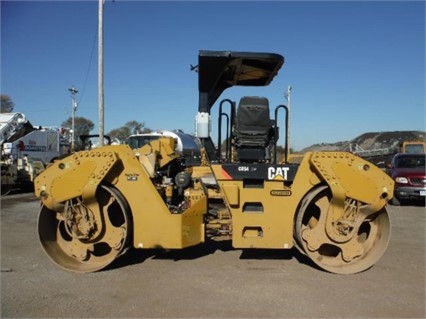 Compactadora Vibratoria Caterpillar CB54 de medio uso en venta Ref.: 1462232148151616 No. 2