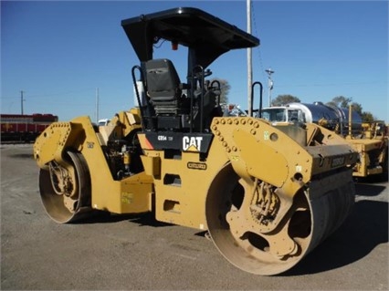 Compactadora Vibratoria Caterpillar CB54 de medio uso en venta Ref.: 1462232148151616 No. 3