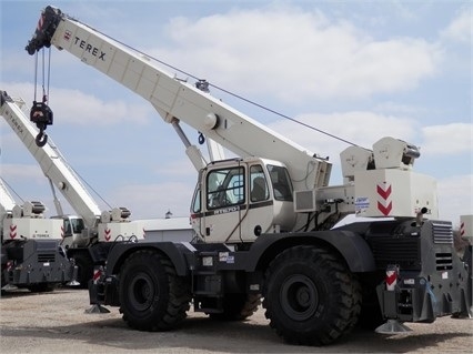 Кранов 65. Кран стреловой колесный Terex rt670,. Автокран Terex RT-670. Кран Терекс 50 тонн. Terex rt670 кабина.