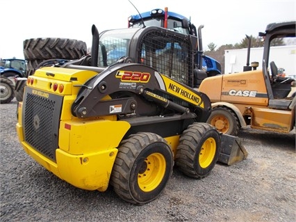 Minicargadores New Holland L220 de medio uso en venta Ref.: 1463073812959844 No. 3