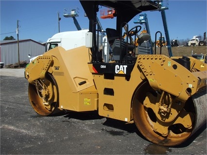 Compactadora Vibratoria Caterpillar CB54